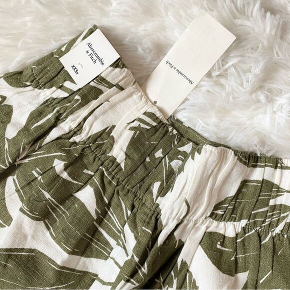 Abercrombie & Fitch Olive Leaf Print Linen Shorts - Picture 5 of 6